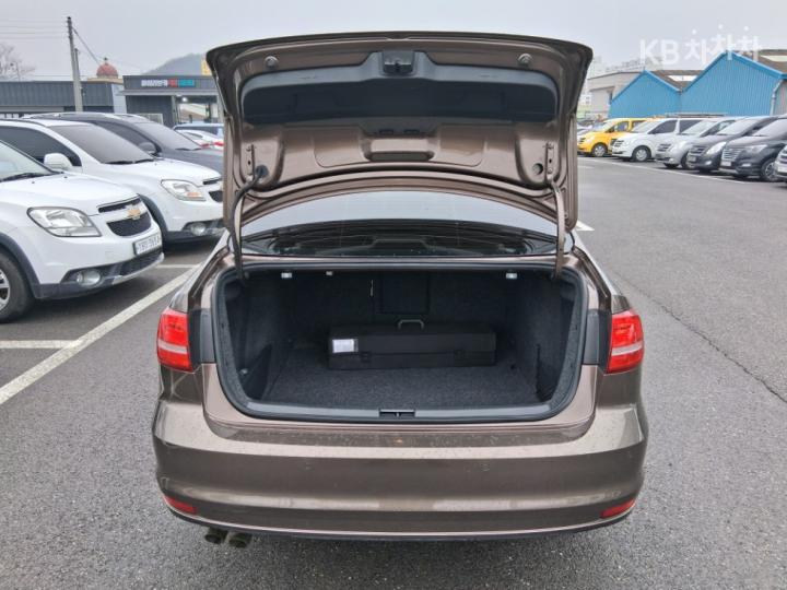 Volkswagen Jetta New 2.0 TDI BlueMotion 9