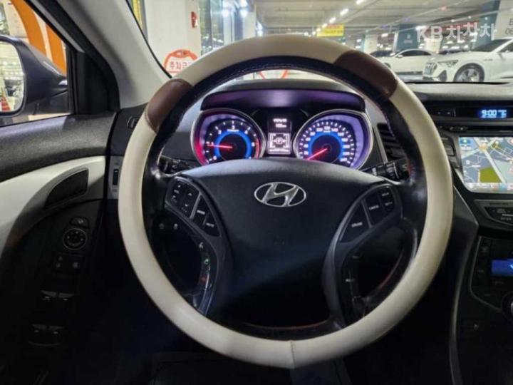 Hyundai Avante 1.6 VGT Modern Base Type 9