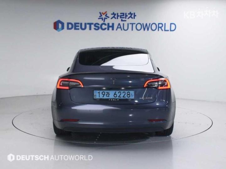 Tesla Model 3 Performance 5