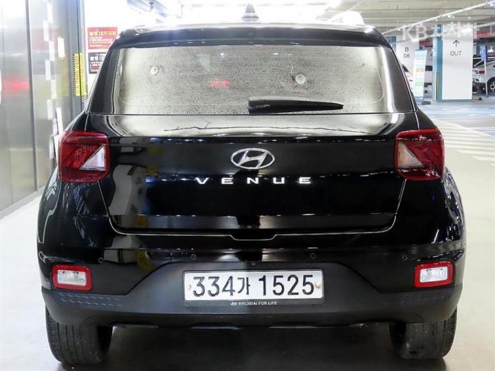 Hyundai Venue Gasoline 1.6 FLUX 6