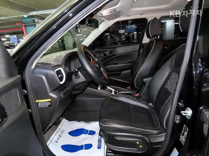 Hyundai Venue Gasoline 1.6 FLUX 7