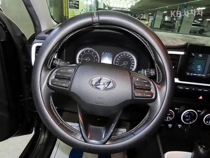 Hyundai Venue Gasoline 1.6 FLUX 9