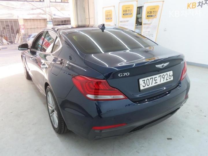 Genesis G70 2.0T AWD Elite 5