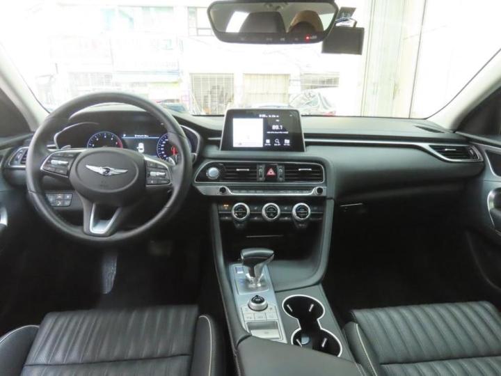 Genesis G70 2.0T AWD Elite 8