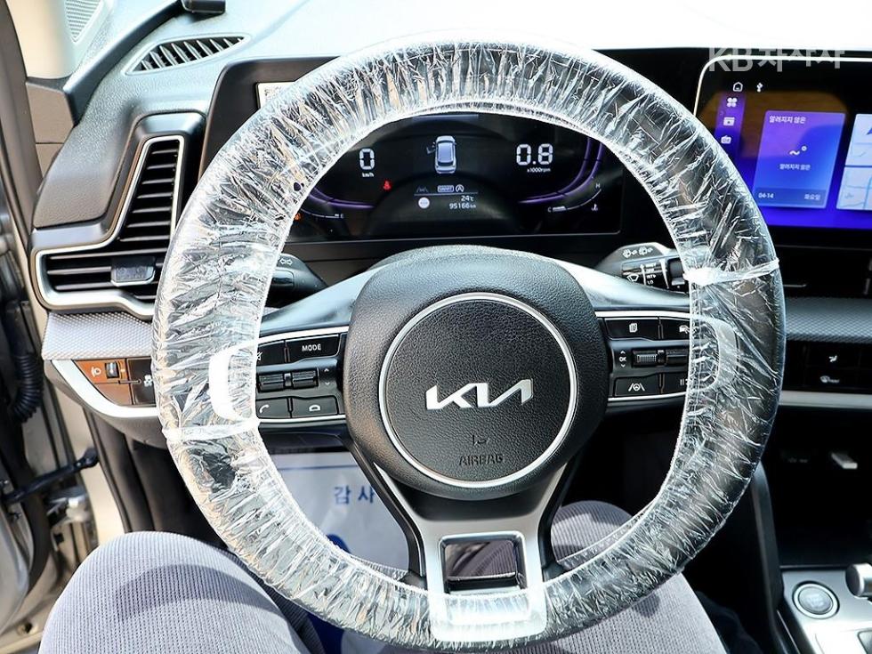 2023 - kia sportage