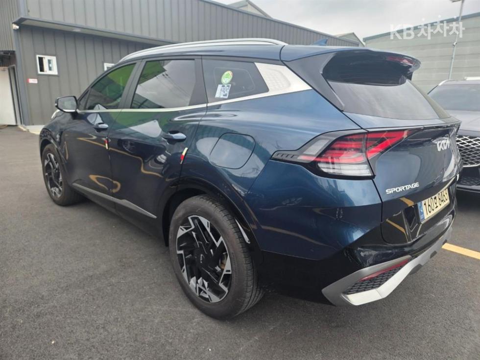 2022 - kia sportage