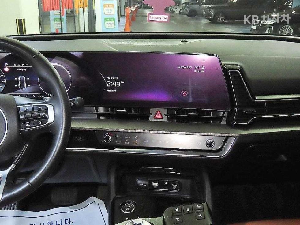 2022 - kia sportage