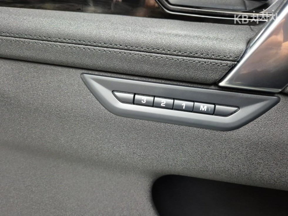 2025 - land rover discovery
