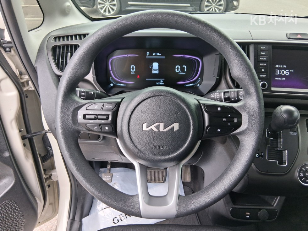 2025 - kia kia