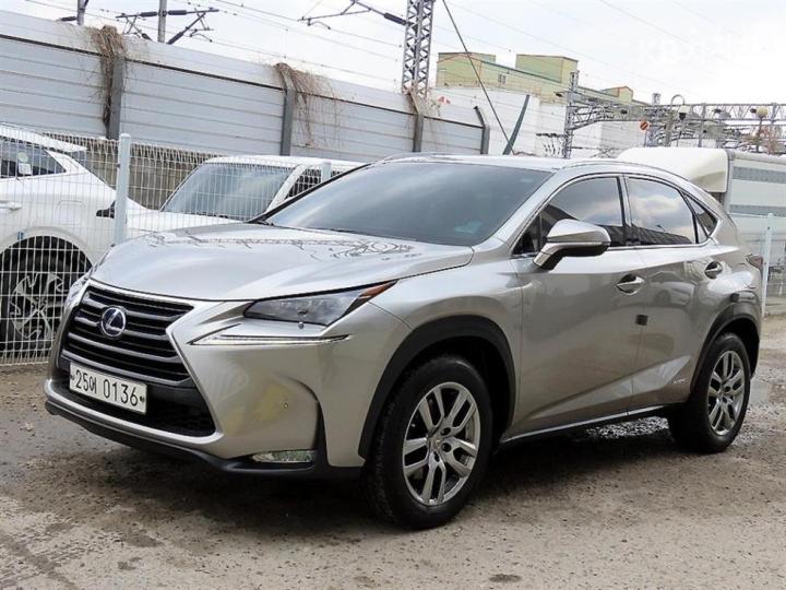 Lexus NX 300h Supreme 3