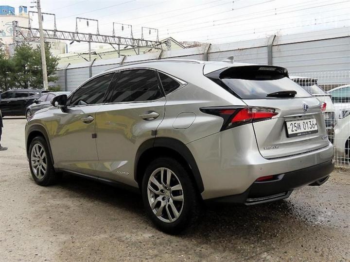 Lexus NX 300h Supreme 4