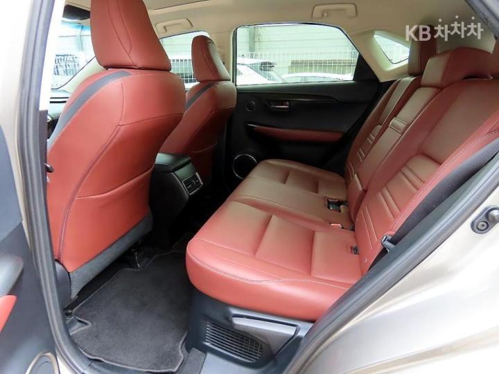 Lexus NX 300h Supreme 7