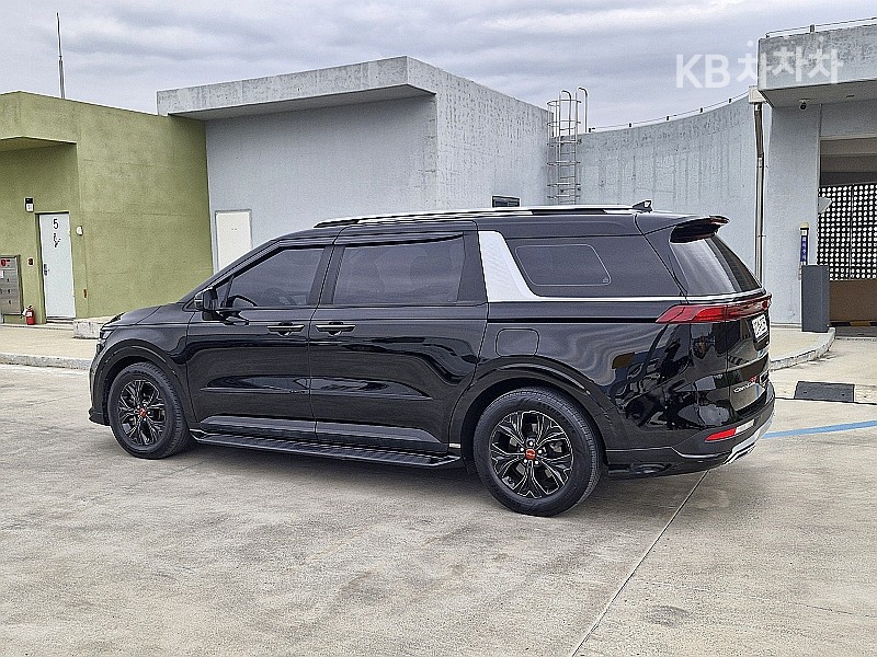 2021 - kia carnival