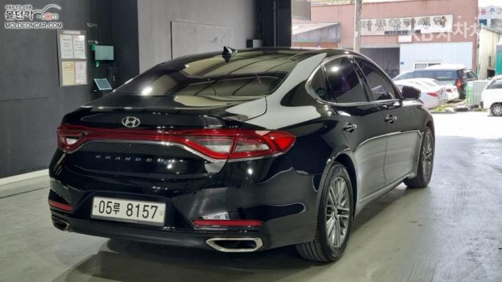 Hyundai Grandeur IG 2.4 Premium Base Type 3