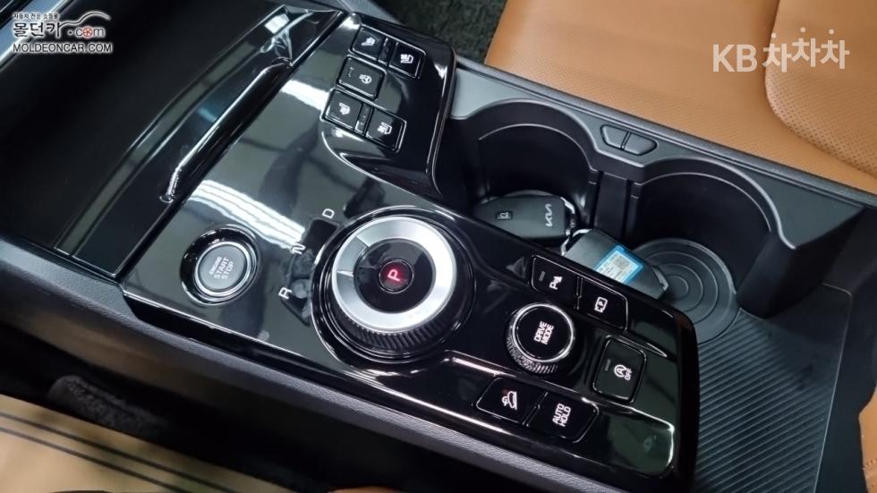 2022 - kia sportage