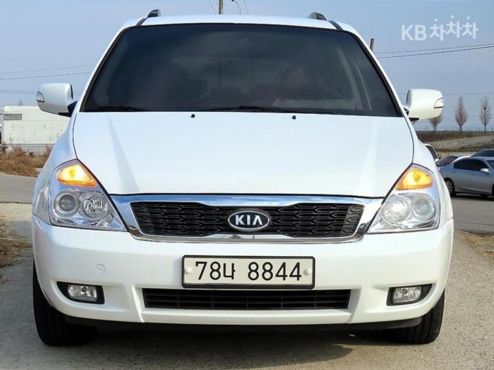 Kia Carnival R Grand GLX R Special