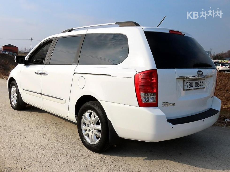 2011 - kia carnival