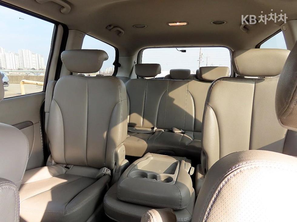 2011 - kia carnival