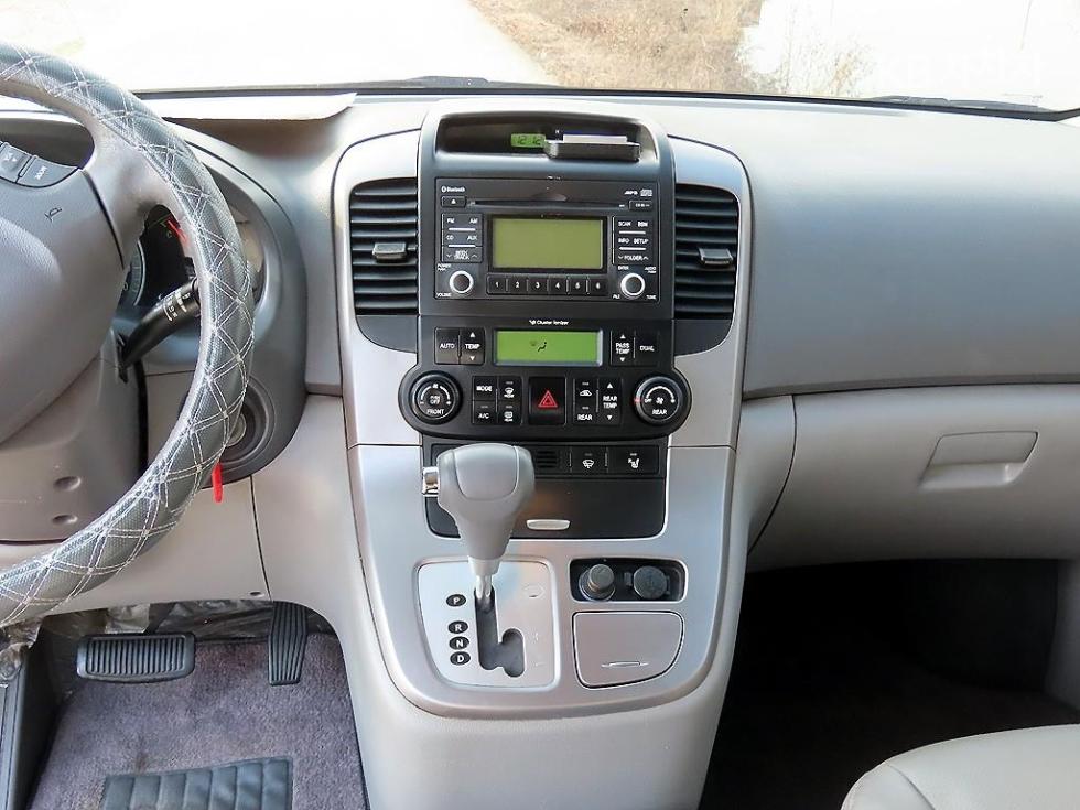 2011 - kia carnival