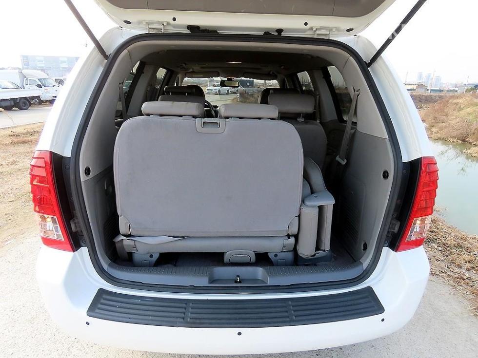 2011 - kia carnival