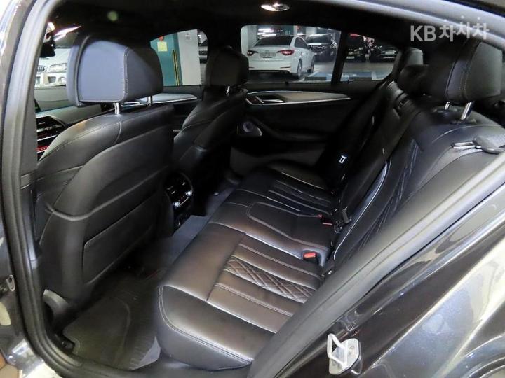 BMW 5 Series G30 M550d xDrive 8