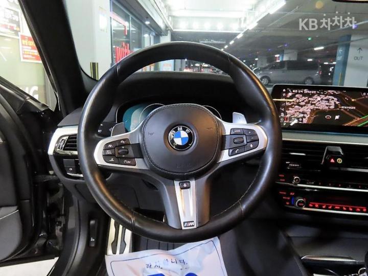 BMW 5 Series G30 M550d xDrive 9