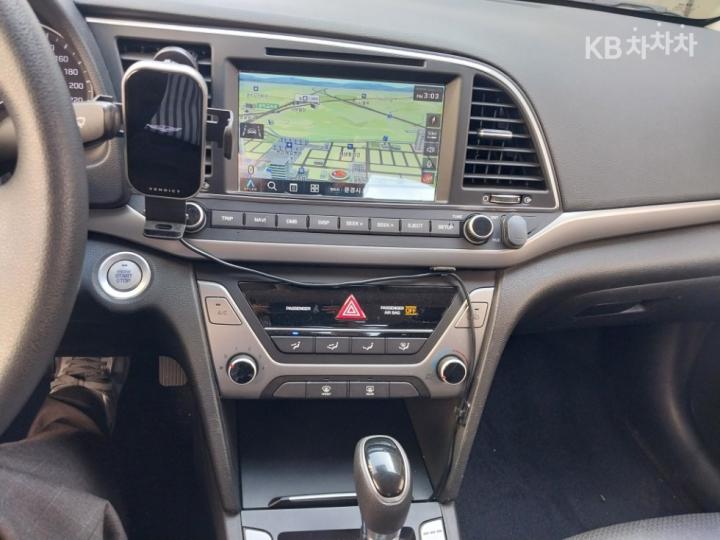 Hyundai Avante AD 1.6 GDi Value Plus 8