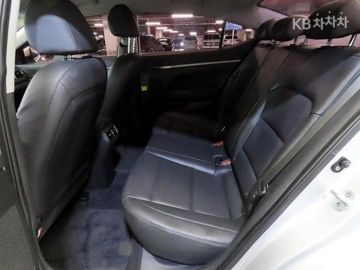 Hyundai Avante AD 1.6 GDi Smart 8