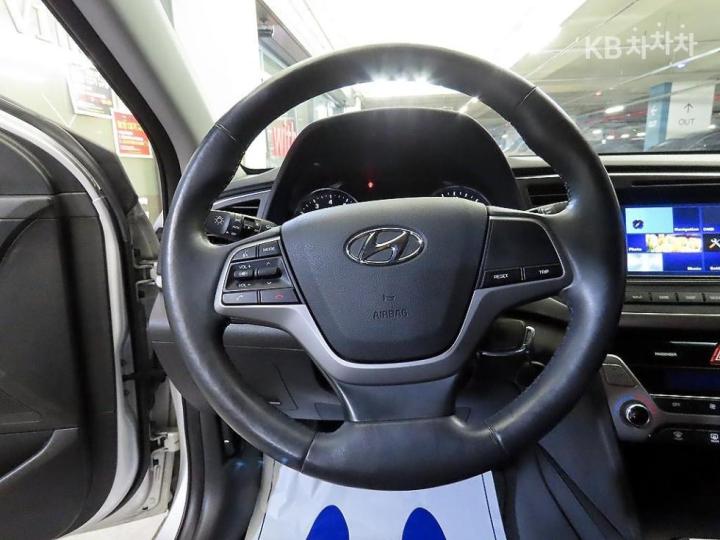 Hyundai Avante AD 1.6 GDi Smart 9