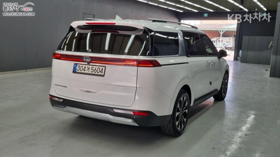 2021 - kia carnival