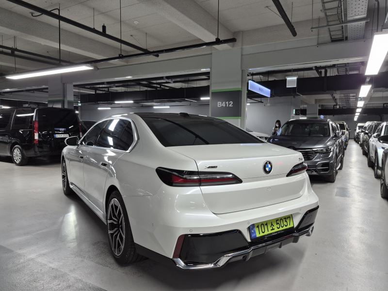 BMW 7er — miniaturë 2
