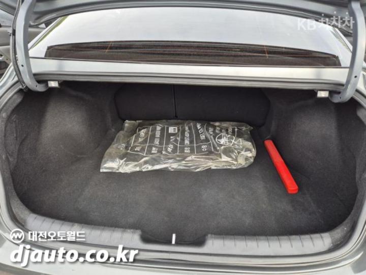 Hyundai Avante CN7 1.6 Gasoline Modern 10