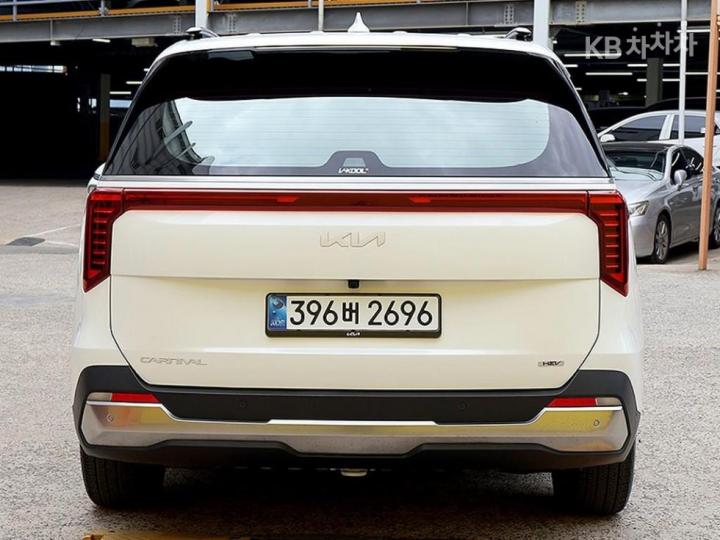 Kia Carnival Hybrid 1.6 HEV Signature 4