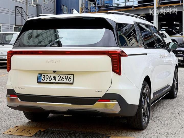 Kia Carnival Hybrid 1.6 HEV Signature 5