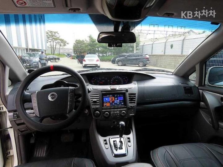 KG Mobility (Ssangyong) Korando Turismo 4WD RT 8