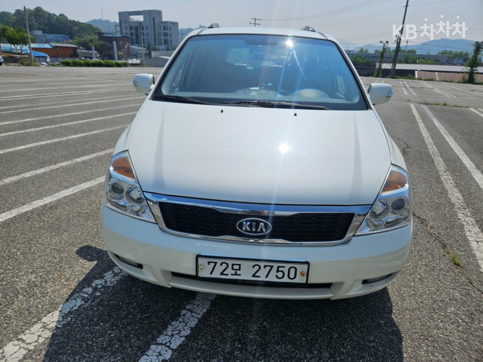 2011 kia carnival