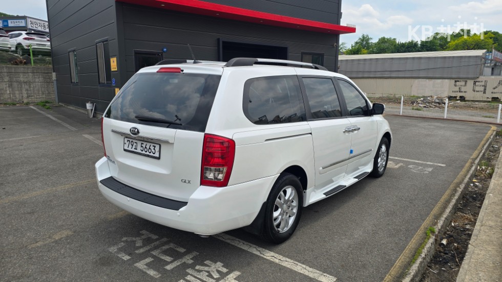 2012 - kia carnival