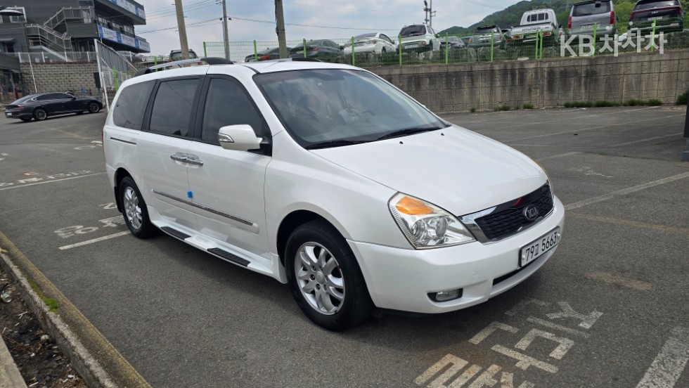 2012 - kia carnival