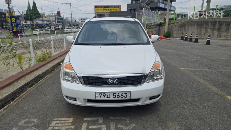 2012 - kia carnival