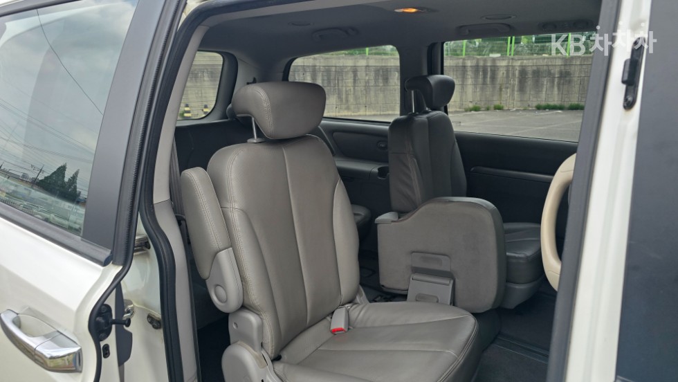 2012 - kia carnival