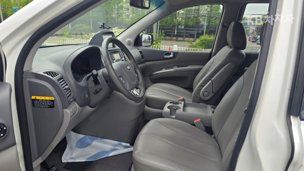 2012 - kia carnival