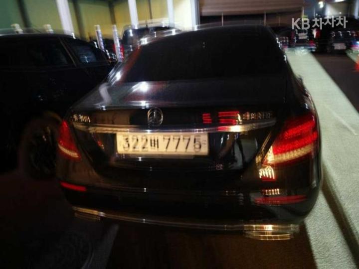 Mercedes-Benz E-Class W213 E300 4Matic Exclusive 3