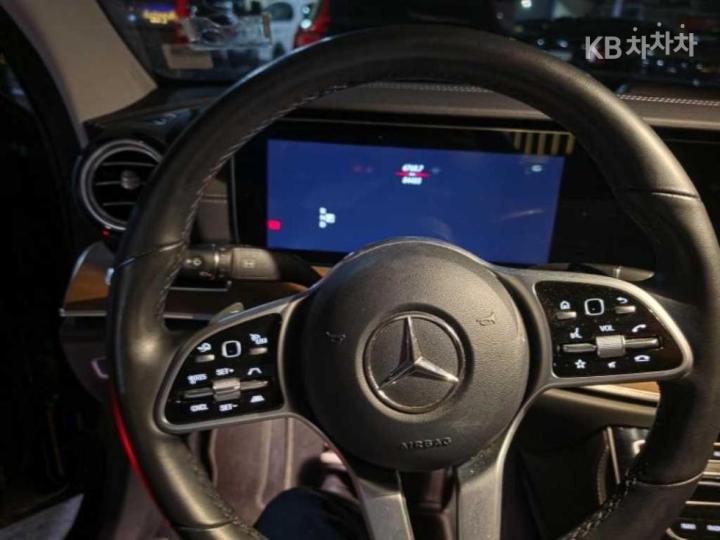 Mercedes-Benz E-Class W213 E300 4Matic Exclusive 5