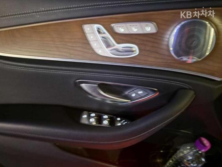 Mercedes-Benz E-Class W213 E300 4Matic Exclusive 6
