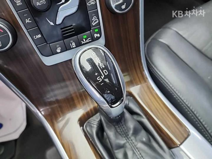 Volvo XC60 D5 2.4 9