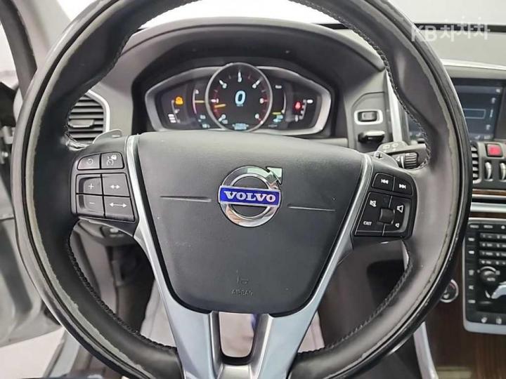 Volvo XC60 D5 2.4 10