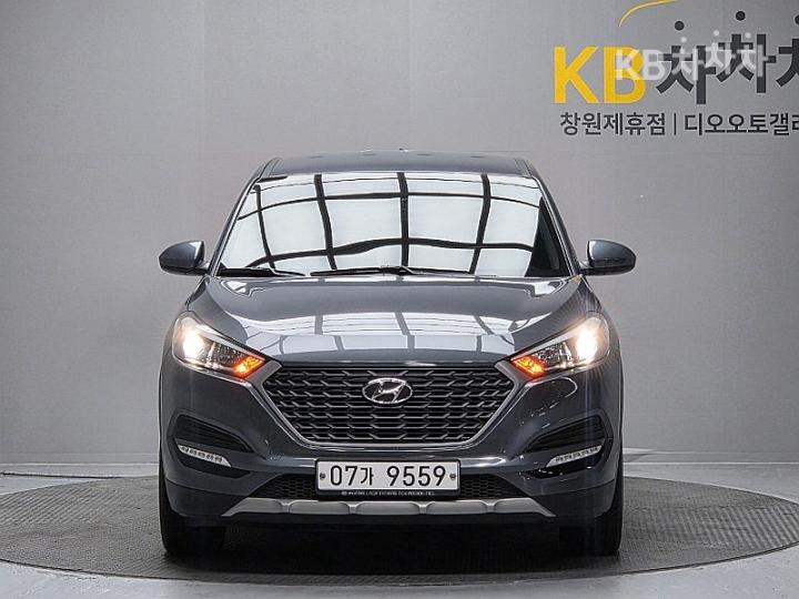 Hyundai Tucson Diesel e-VGT UⅡ 1.7 2WD Smart 4