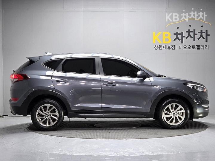 Hyundai Tucson Diesel e-VGT UⅡ 1.7 2WD Smart 8