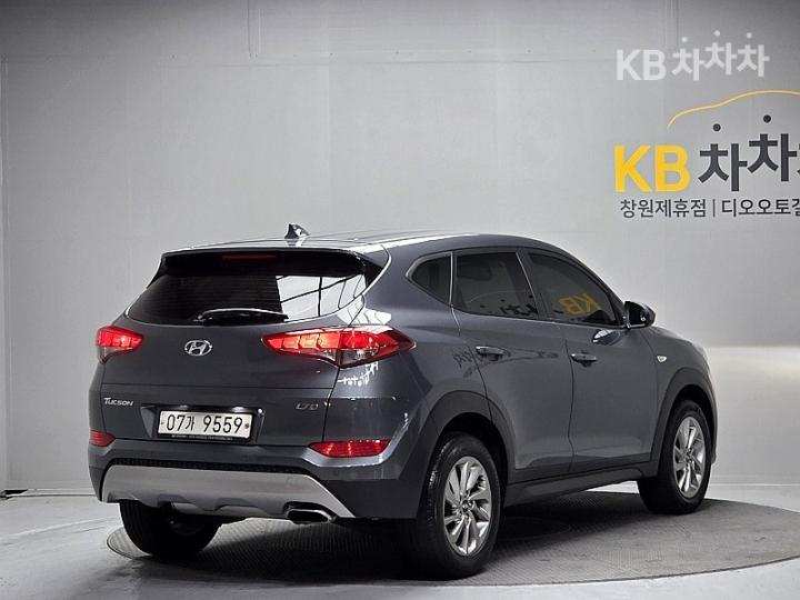 Hyundai Tucson Diesel e-VGT UⅡ 1.7 2WD Smart 3