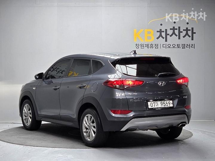 Hyundai Tucson Diesel e-VGT UⅡ 1.7 2WD Smart 7